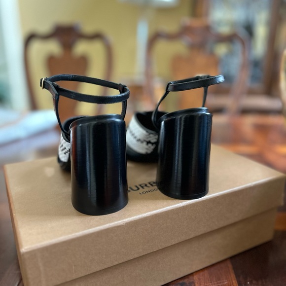 Burberry castlebar heels - Picture 8 of 8